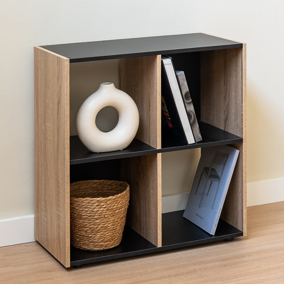 Estantería Cubo de 4 huecos color negro y madera de 60x60 cm