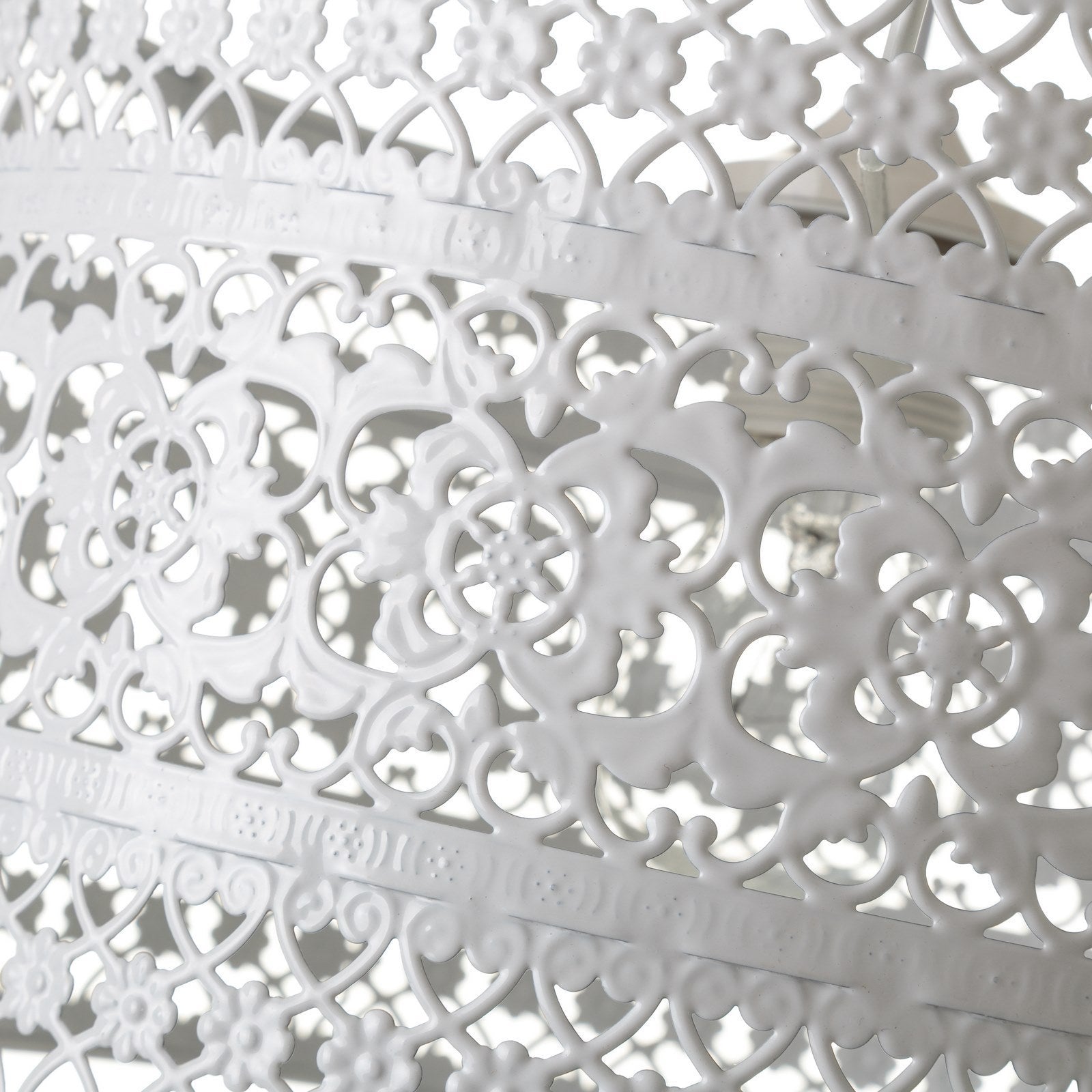 Lámpara de techo de metal blanco con diseí±o de flores de 29x18cm