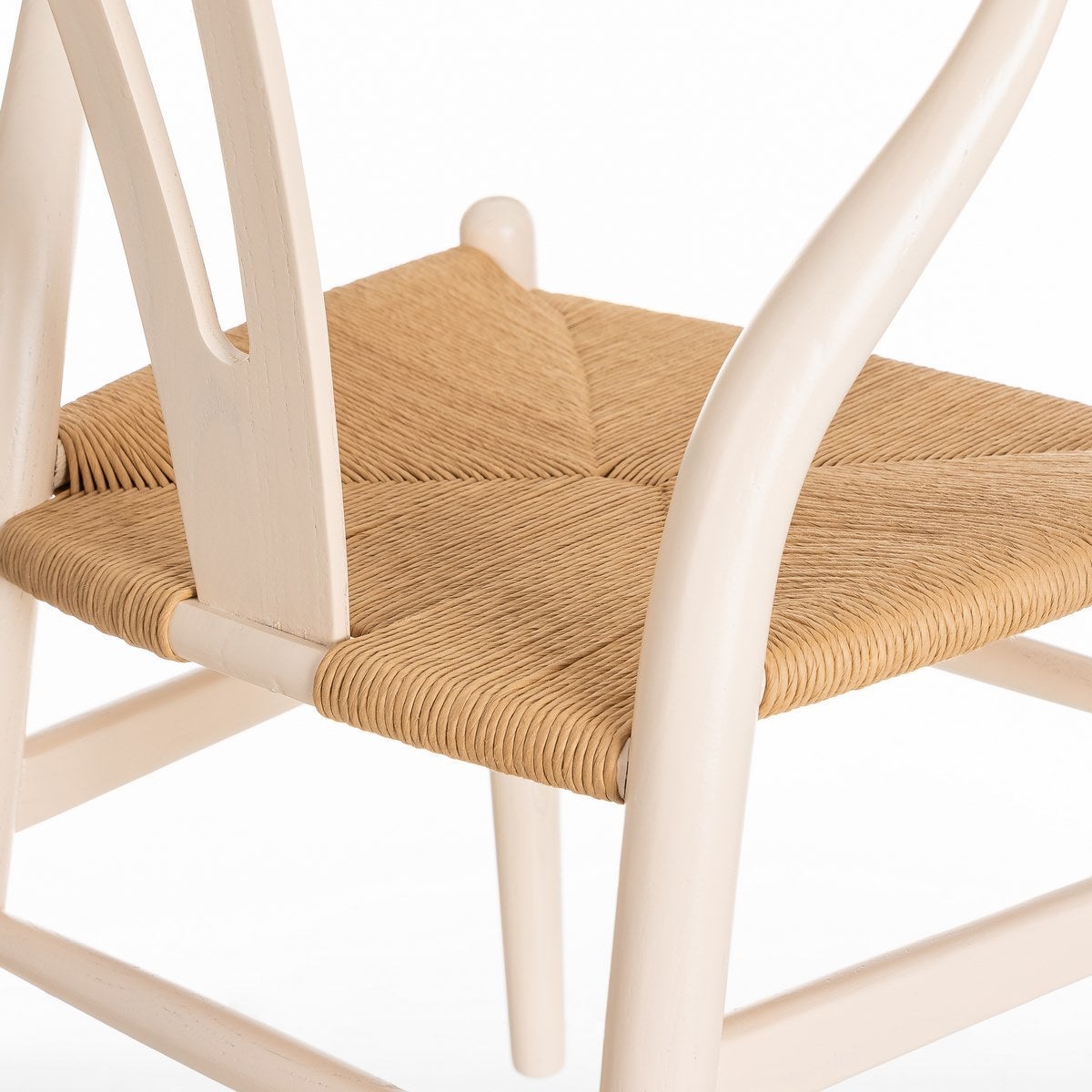 Silla blanca de madera de olmo