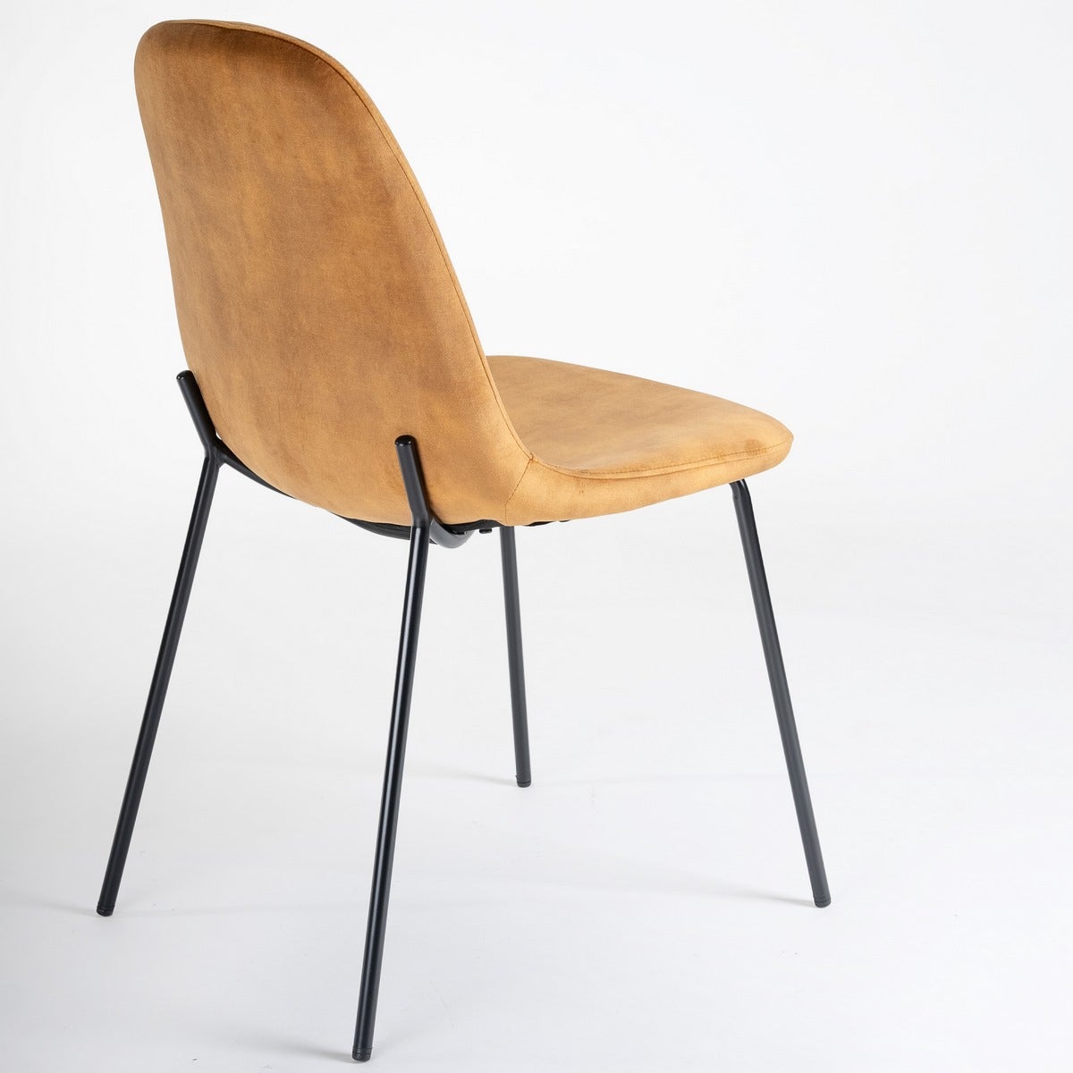 Silla Gina de terciopelo ocre con patas de metal negro