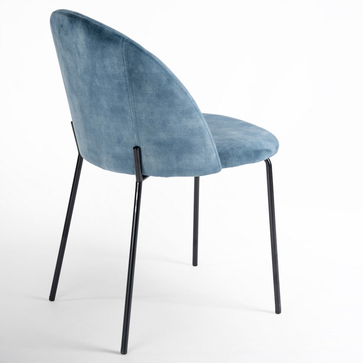 Silla Gina Ovalo de terciopelo azul con patas niveladoras negras