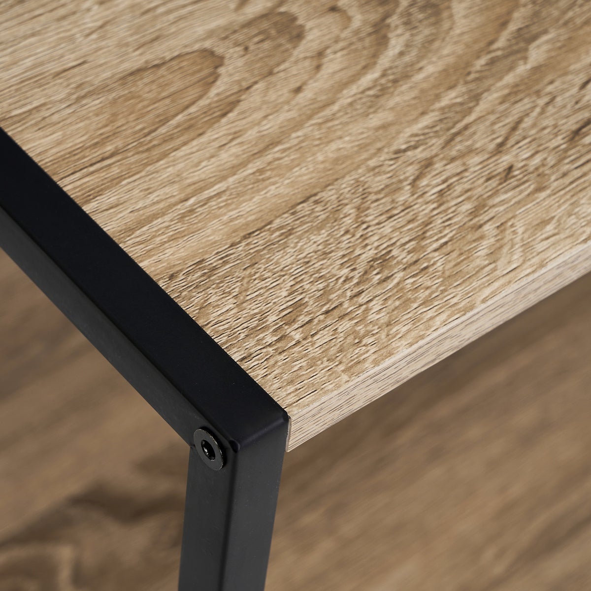 Mesa auxiliar Urban de metal negro y tablero natural 50x50x50cm