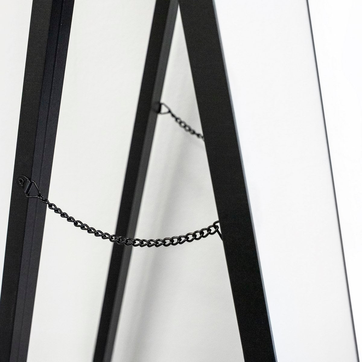 Espejo de pie vestidor negro con moldura y pie plegable de 151 cm