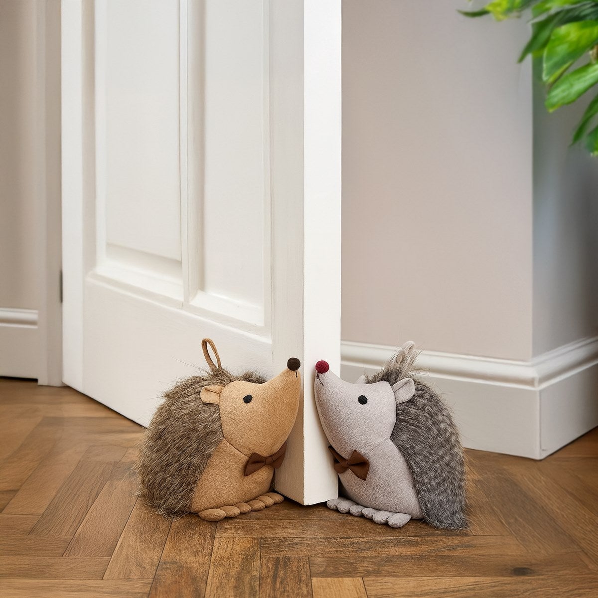 Set de 2 topes de puerta con forma de erizos marrón y gris de 23 cm y 2 kg