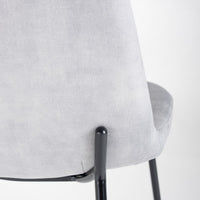 Pack de 2 sillas Gina de terciopelo gris con patas de metal negro