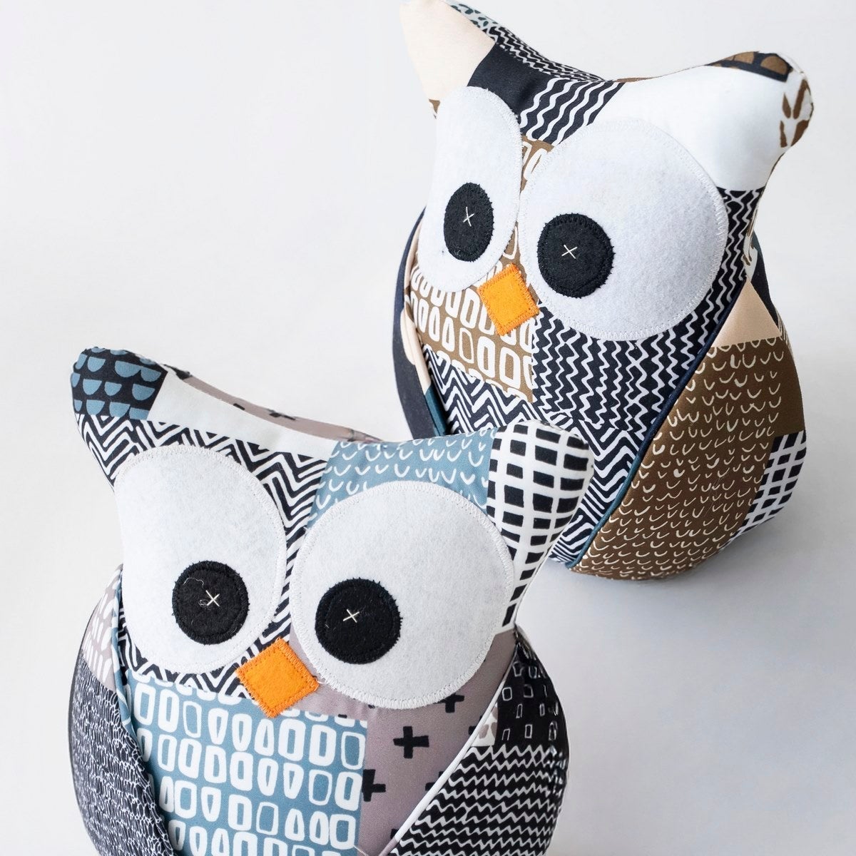 Set de 2 topes de puerta forma búhos tela patchwork azul y blanco 23 cm