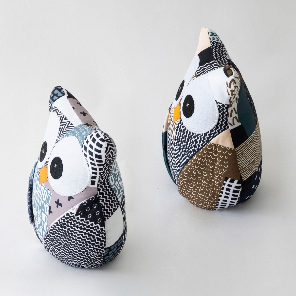 Set de 2 topes de puerta forma búhos tela patchwork azul y blanco 23 cm