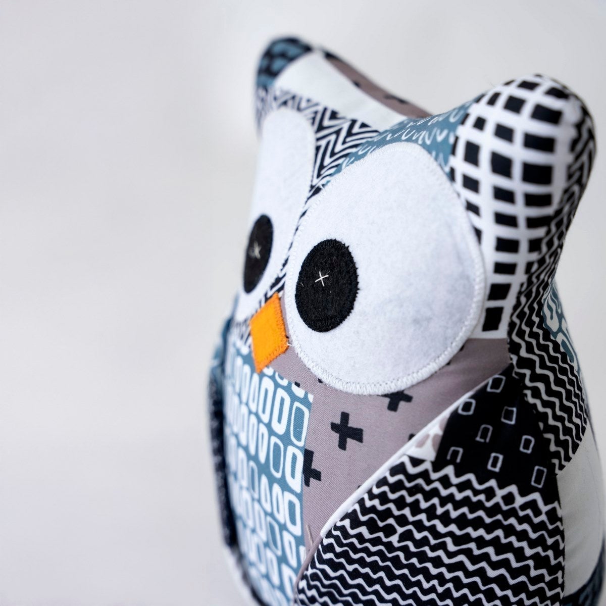 Set de 2 topes de puerta forma búhos tela patchwork azul y blanco 23 cm