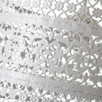 Lámpara de techo de metal blanco con diseí±o de flores de 29x18cm