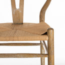 Silla marrón de madera de olmo