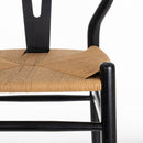 Silla negra de madera de olmo