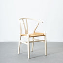 Silla blanca de madera de olmo