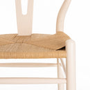 Silla blanca de madera de olmo