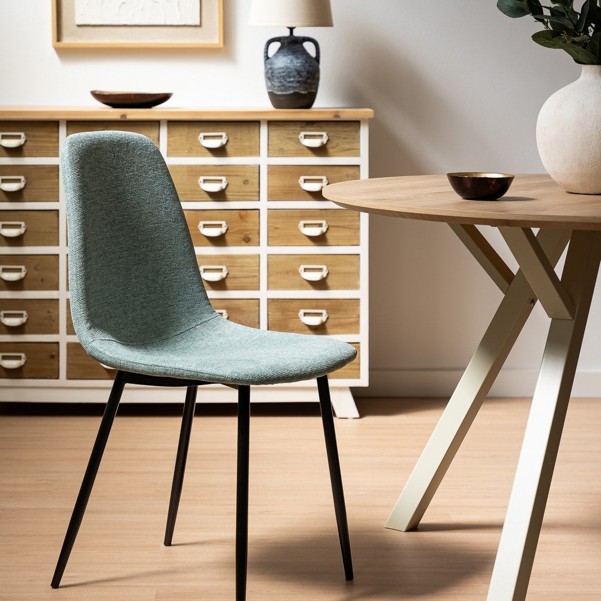 Silla de comedor Lina tapizada en lino color azul