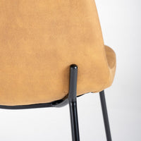 Silla Gina de terciopelo ocre con patas de metal negro