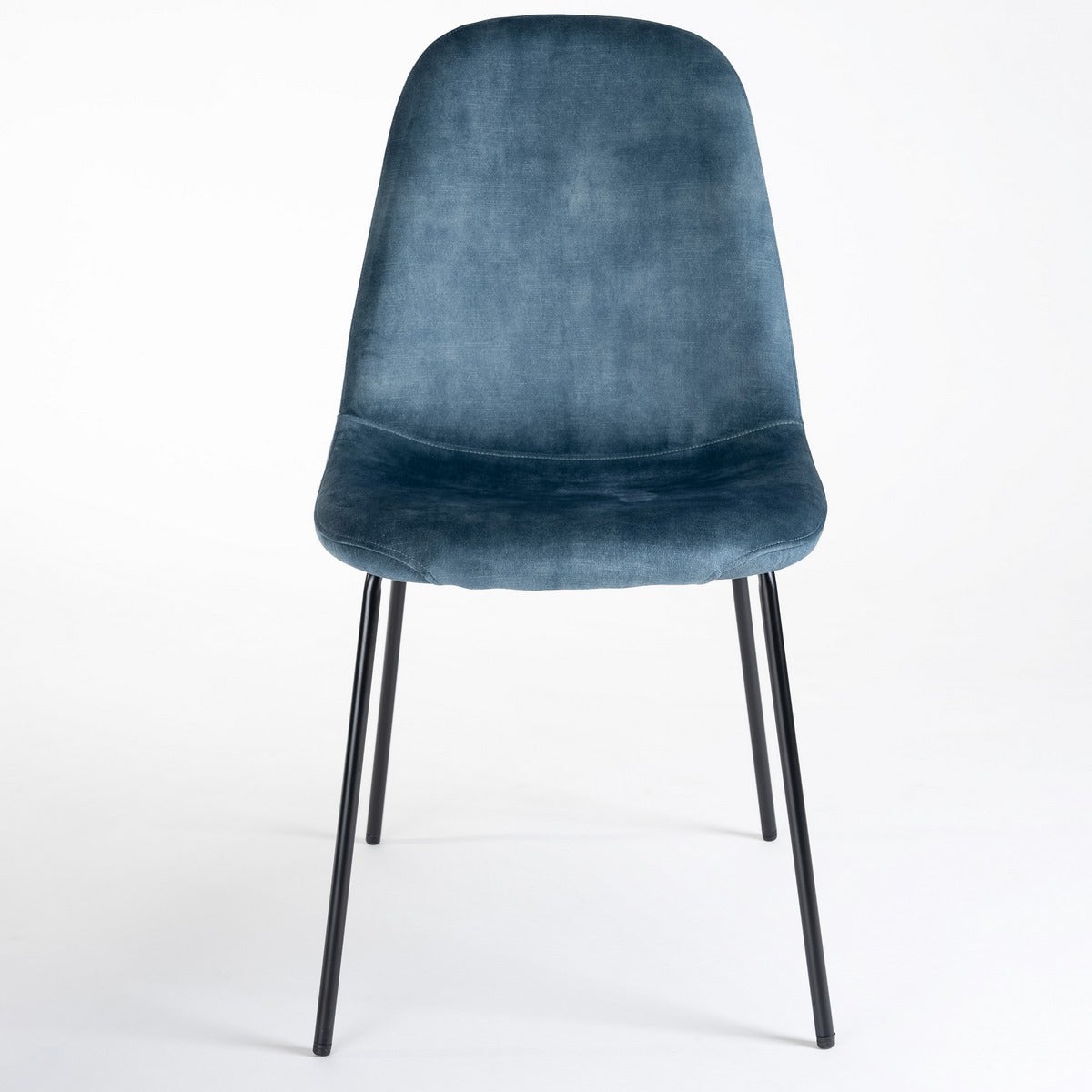 Silla Gina de terciopelo azul con patas de metal negro