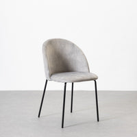 Silla Gina Ovalo de terciopelo gris con patas niveladoras negras