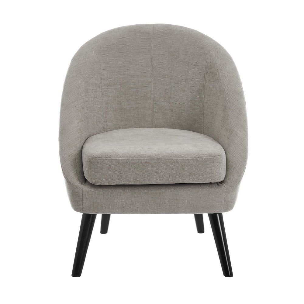 Butaca gris perla con brazos de chenilla y madera