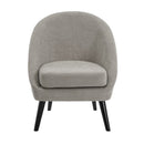 Butaca gris perla con brazos de chenilla y madera
