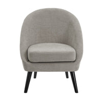 Butaca gris perla con brazos de chenilla y madera
