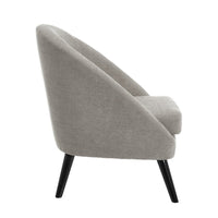 Butaca gris perla con brazos de chenilla y madera
