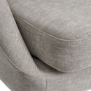 Butaca gris perla con brazos de chenilla y madera