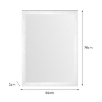 Espejo de pared con marco blanco con vetas de madera de 76x56 cm