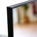 Espejo de pie vestidor negro con moldura y pie plegable de 151 cm