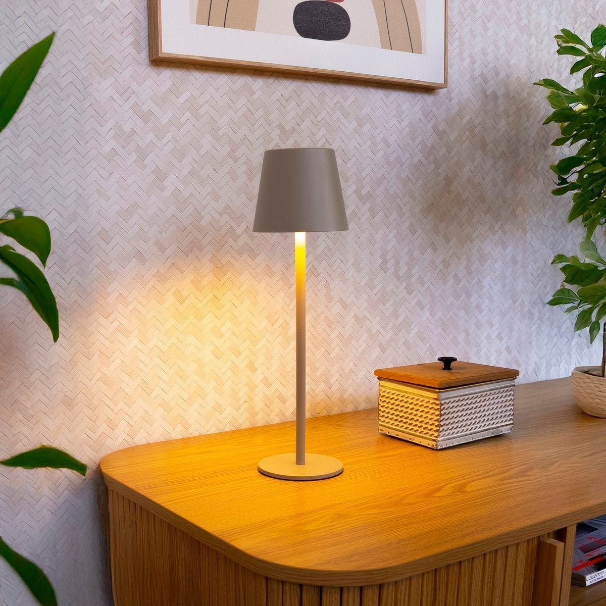 Candeeiro LED regulável e recarregável de metal bege de 3W de 11x11x37 cm
