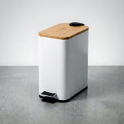 Balde do lixo retangular de pedal de 5 litros branco mate com tampa de bambu