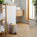 Papelera de pedal rectangular beige de 5 litros con tapa de bambú