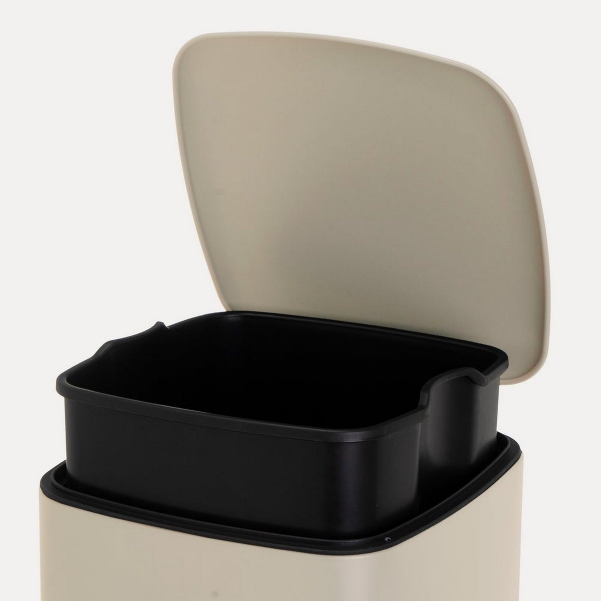 Papelera cuadrada de pedal beige de 20 litros de 37x27x45 cm