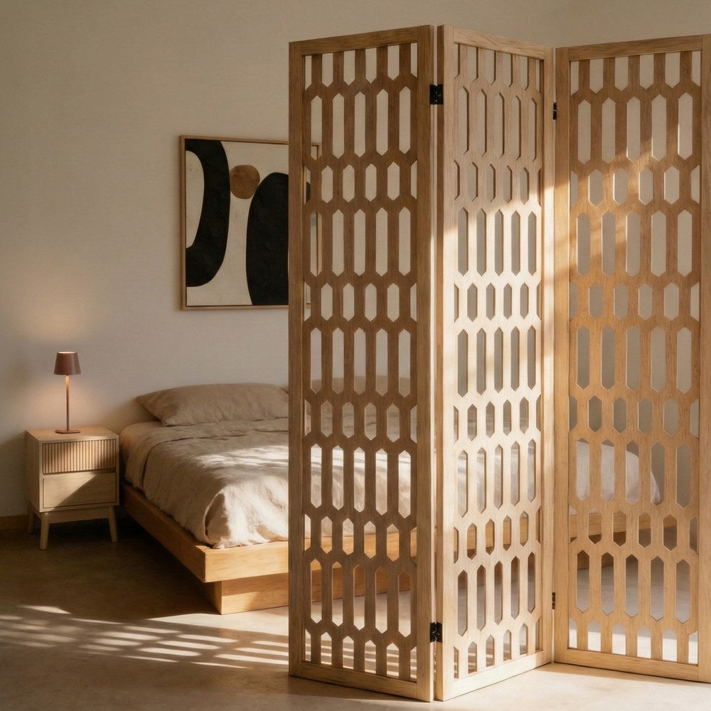 Biombo de madera de paulonia con diseño de hexágonos de 120x170 cm