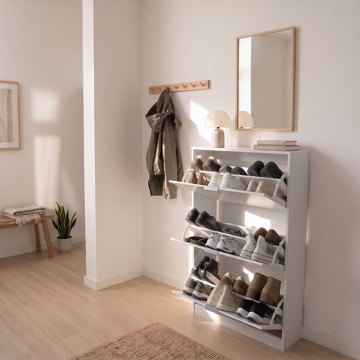 Mueble zapatero blanco con 3 puertas para 18 pares de 74x24x119 cm