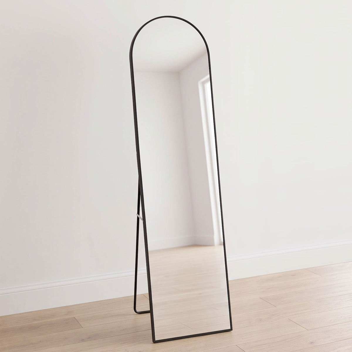 Espejo de pie de cuerpo entero alto curvado de aluminio negro de 150x40 cm