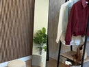 Espejo de pie vestidor negro con moldura y pie plegable de 151 cm